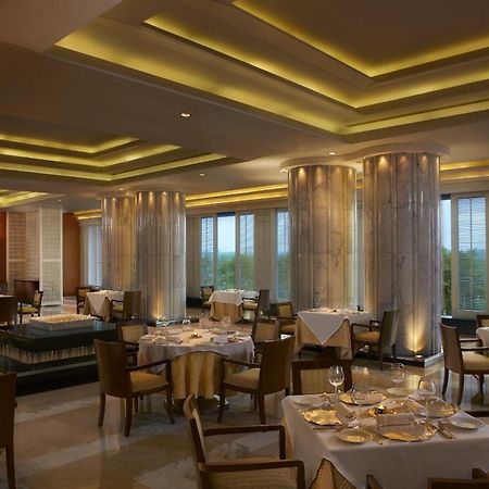 The Leela Ambience Gurugram Hotel & Residences - The Luxury Urban Sanctuary Gurgaon Interior foto The restaurant