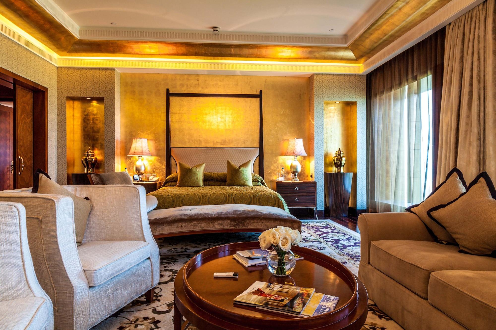 The Leela Ambience Gurugram Hotel & Residences - The Luxury Urban Sanctuary Gurgaon Exterior foto A suite at the Taj Mahal Palace