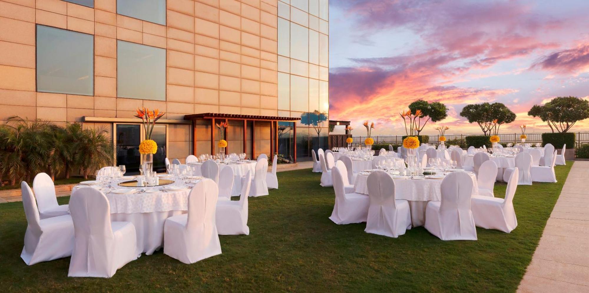 The Leela Ambience Gurugram Hotel & Residences - The Luxury Urban Sanctuary Gurgaon Exterior foto The Westin Hyderabad Hiranandani