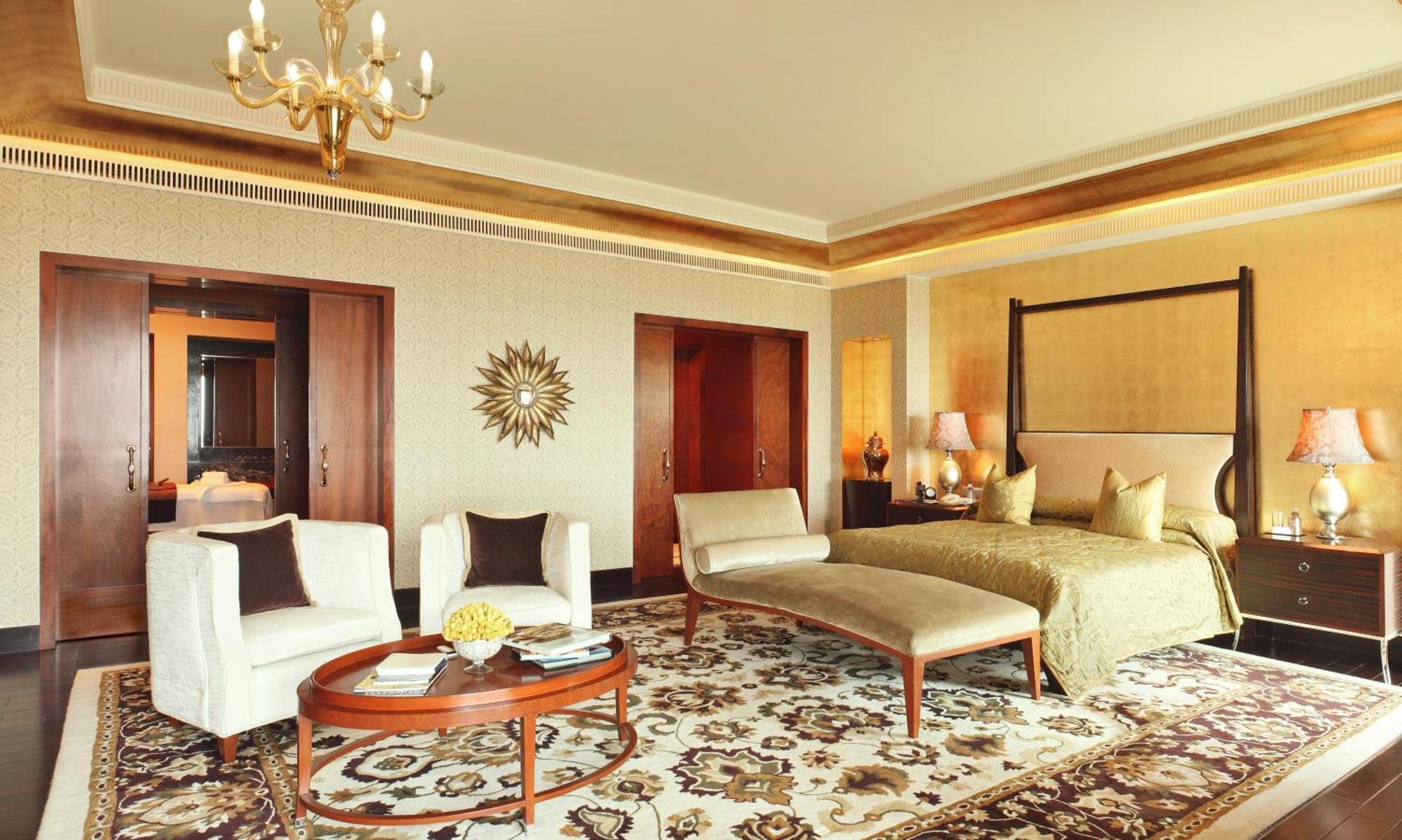 The Leela Ambience Gurugram Hotel & Residences - The Luxury Urban Sanctuary Gurgaon Exterior foto A bedroom at the Taj Mahal Palace