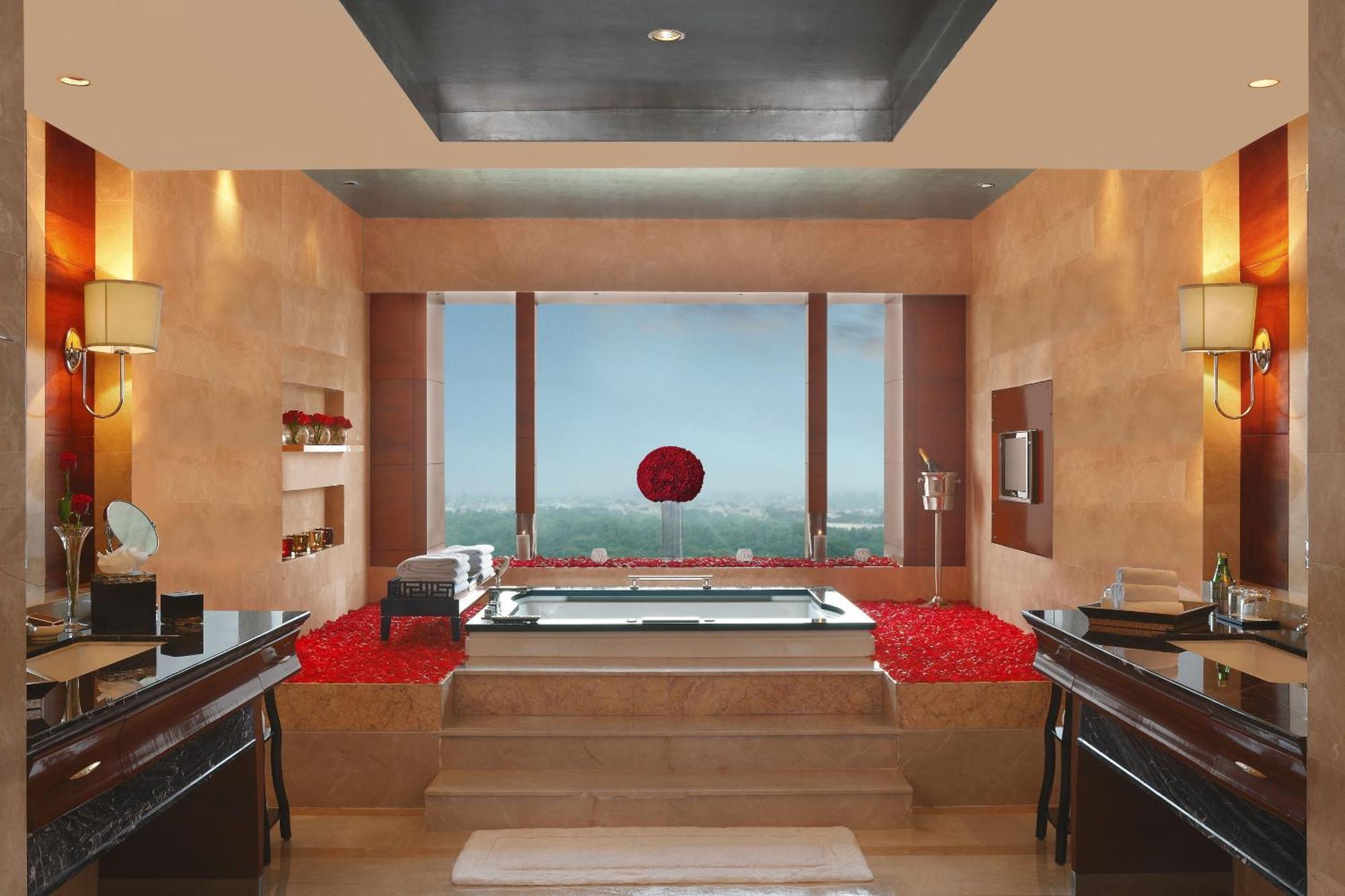The Leela Ambience Gurugram Hotel & Residences - The Luxury Urban Sanctuary Gurgaon Exterior foto Bathroom
