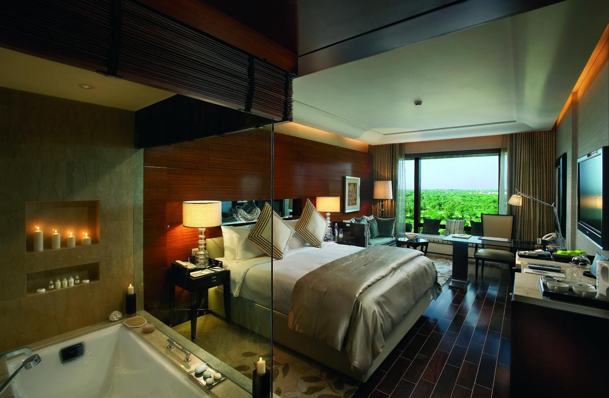 The Leela Ambience Gurugram Hotel & Residences - The Luxury Urban Sanctuary Gurgaon Exterior foto A room at The Oberoi, Mumbai