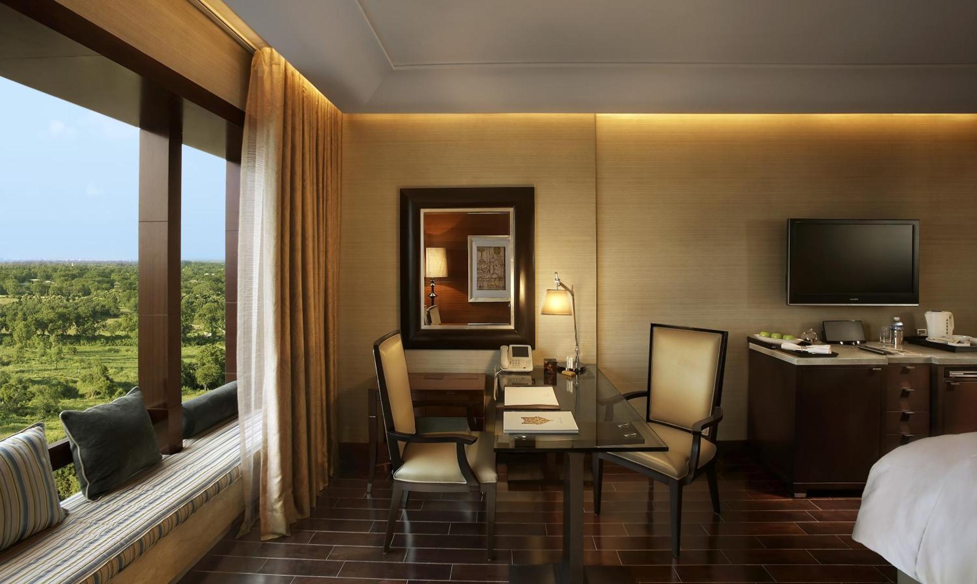 The Leela Ambience Gurugram Hotel & Residences - The Luxury Urban Sanctuary Gurgaon Exterior foto A room at the Taj Bengal
