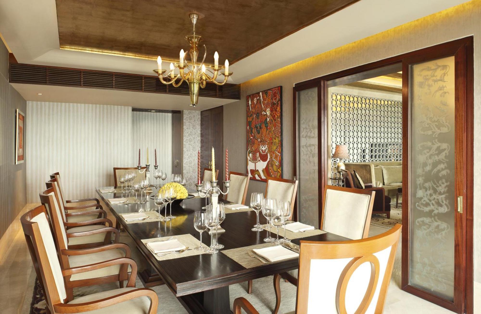The Leela Ambience Gurugram Hotel & Residences - The Luxury Urban Sanctuary Gurgaon Exterior foto A dining room