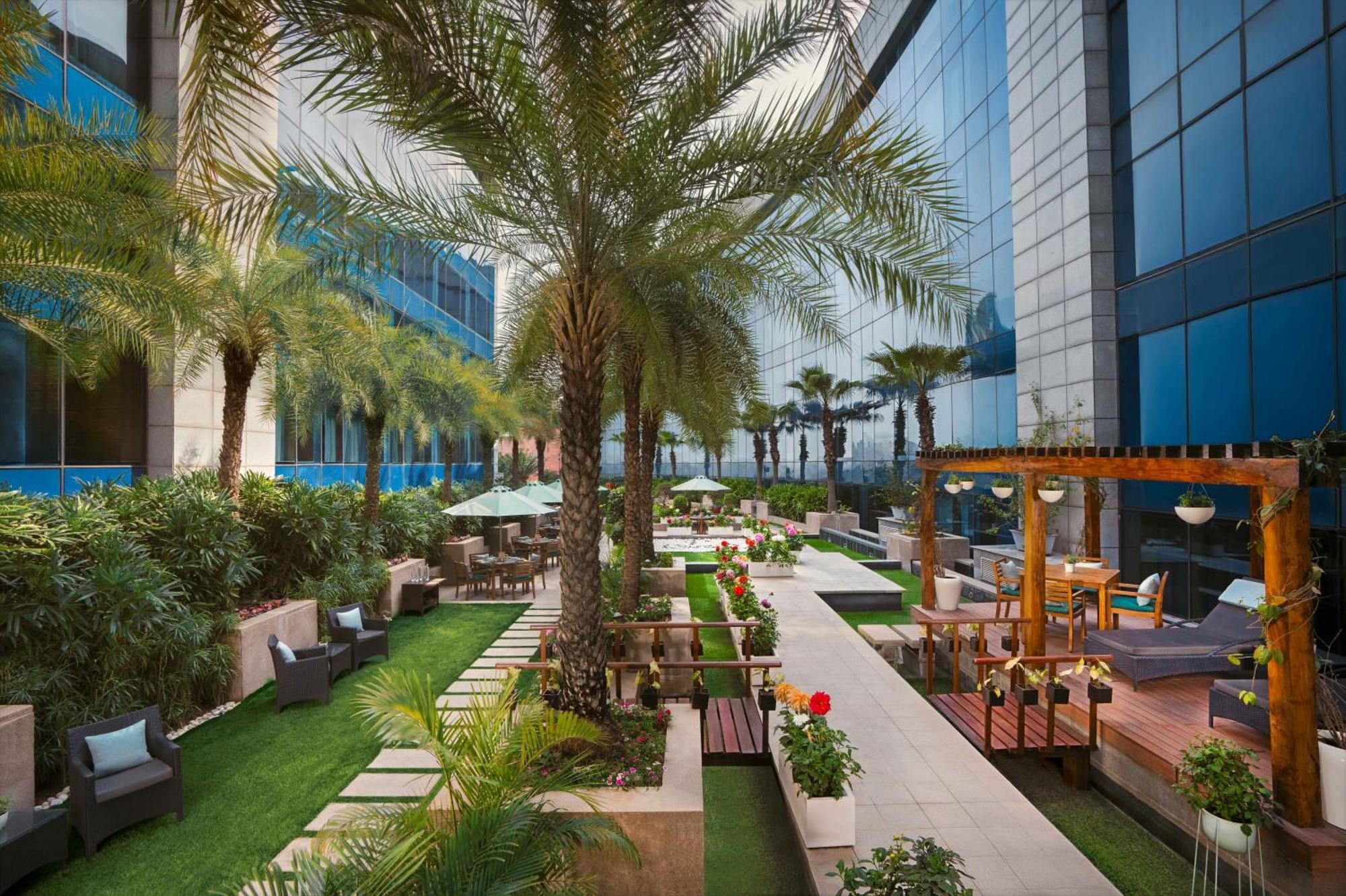 The Leela Ambience Gurugram Hotel & Residences - The Luxury Urban Sanctuary Gurgaon Exterior foto The Park, Hyderabad