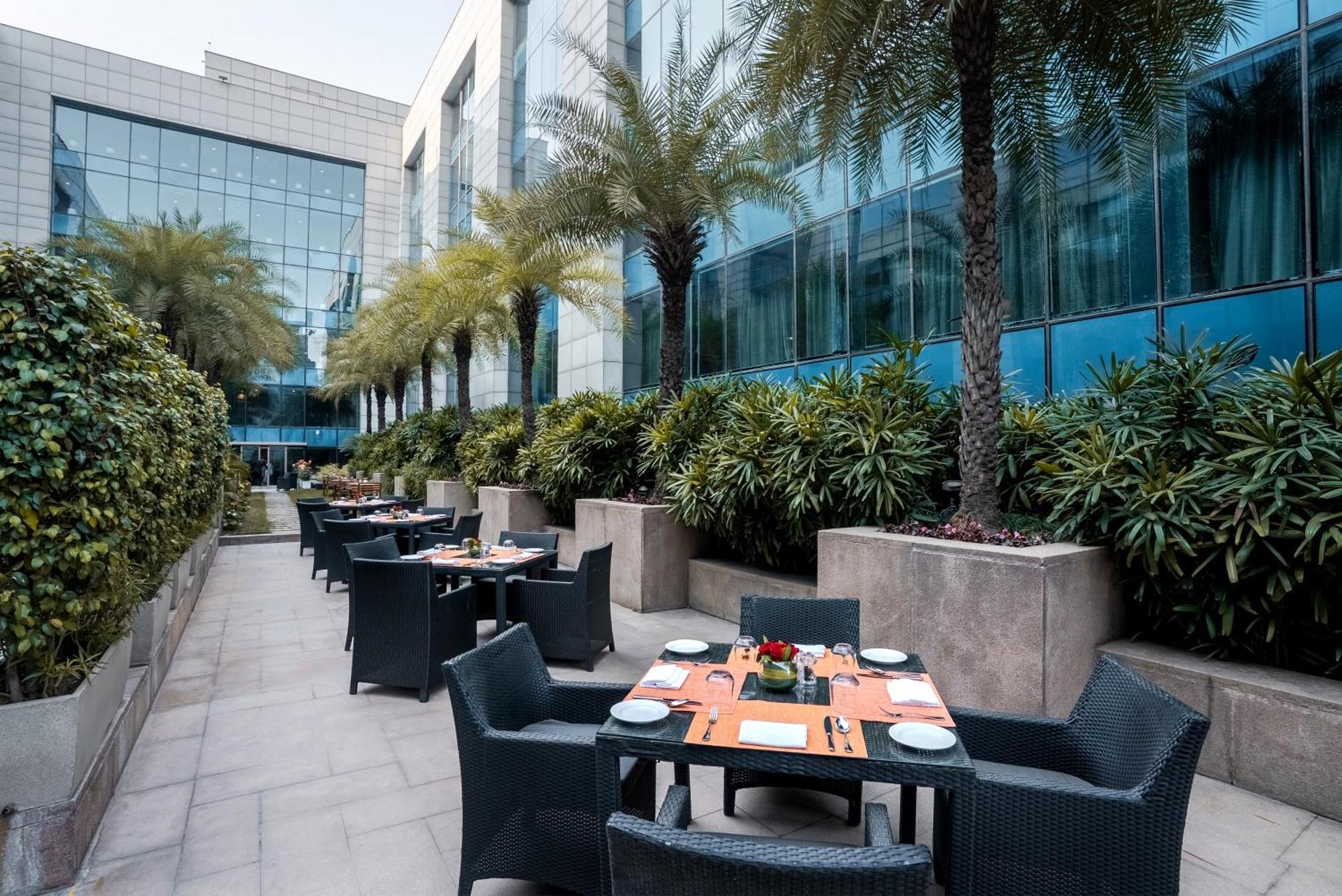 The Leela Ambience Gurugram Hotel & Residences - The Luxury Urban Sanctuary Gurgaon Exterior foto The Park, New Delhi