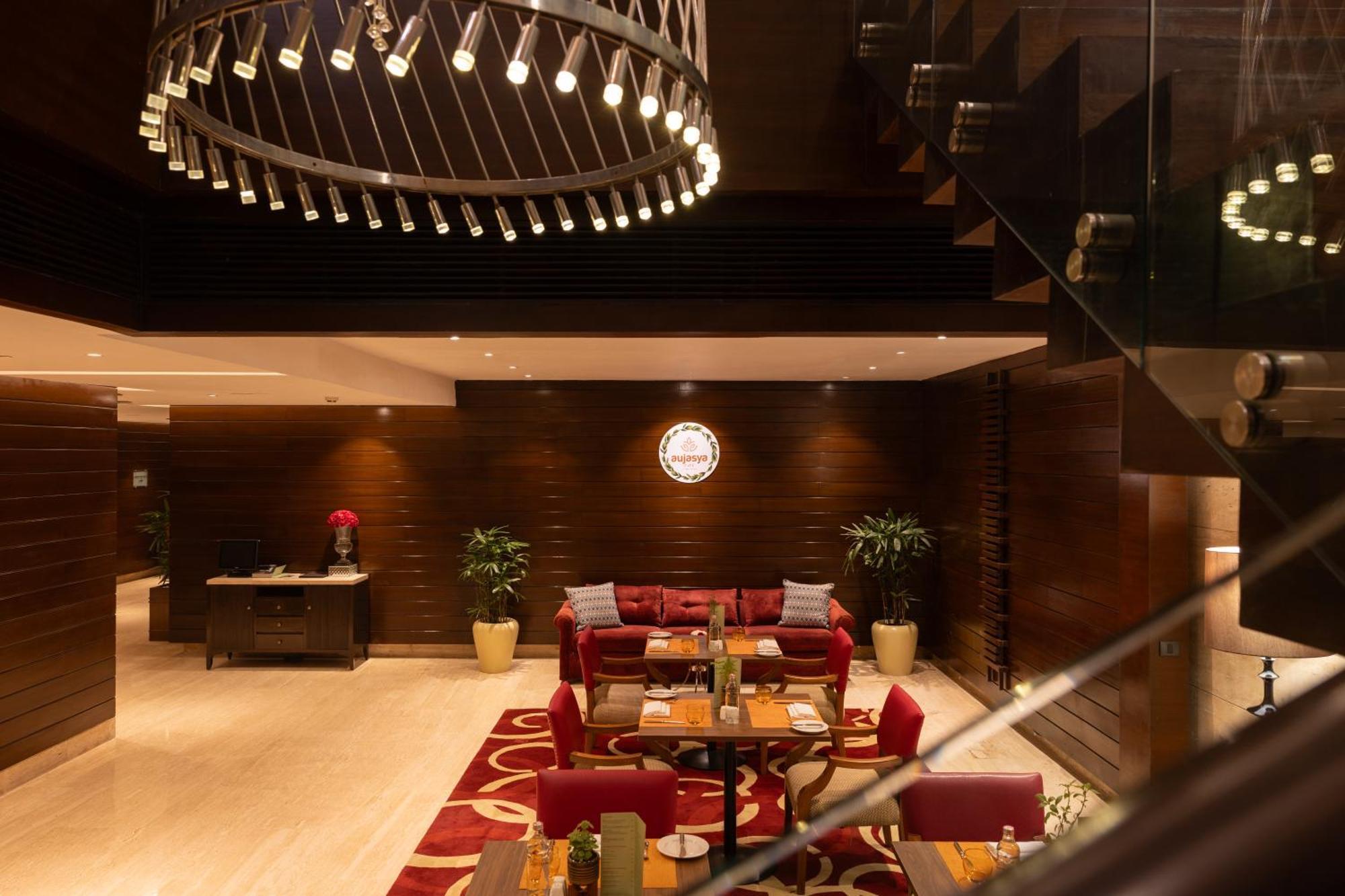 The Leela Ambience Gurugram Hotel & Residences - The Luxury Urban Sanctuary Gurgaon Exterior foto Lobby