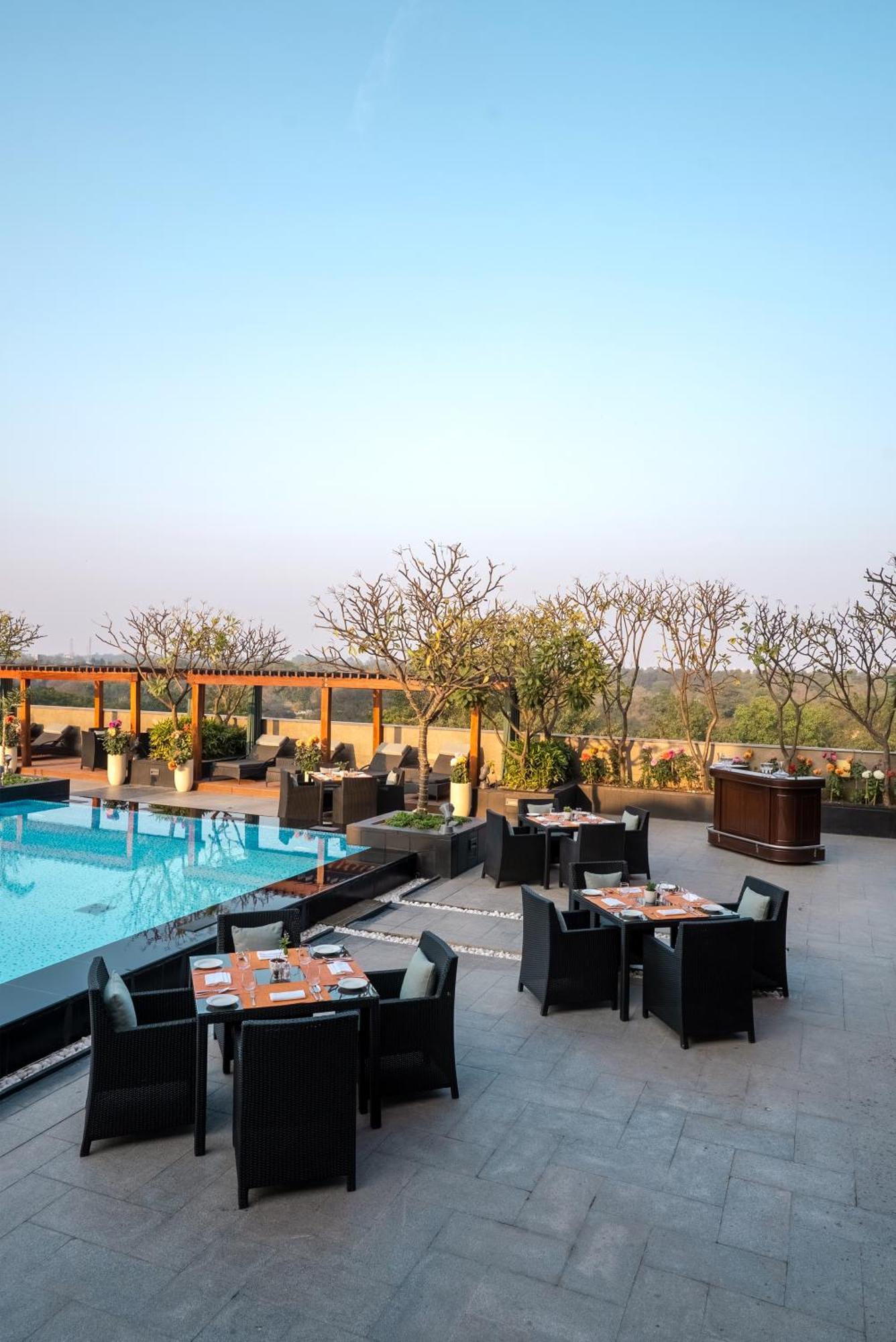 The Leela Ambience Gurugram Hotel & Residences - The Luxury Urban Sanctuary Gurgaon Exterior foto The Park, New Delhi