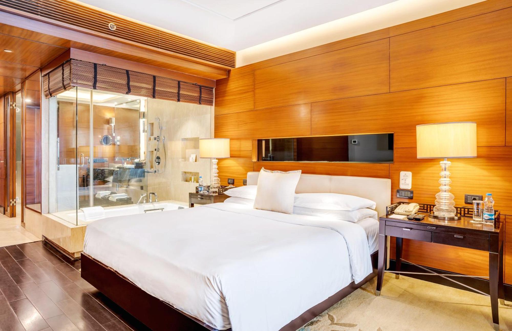 The Leela Ambience Gurugram Hotel & Residences - The Luxury Urban Sanctuary Gurgaon Exterior foto